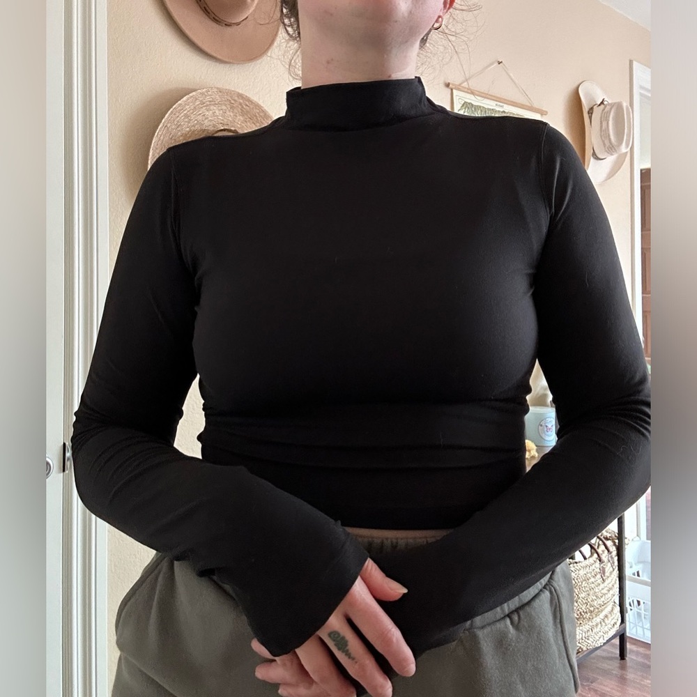 Lululemon mock neck crop long sleeve